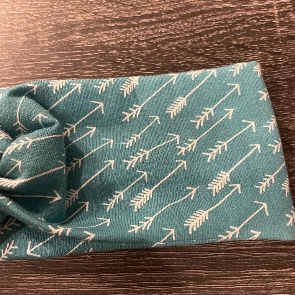 Wide Twist Headband Green Blue Arrows NEW